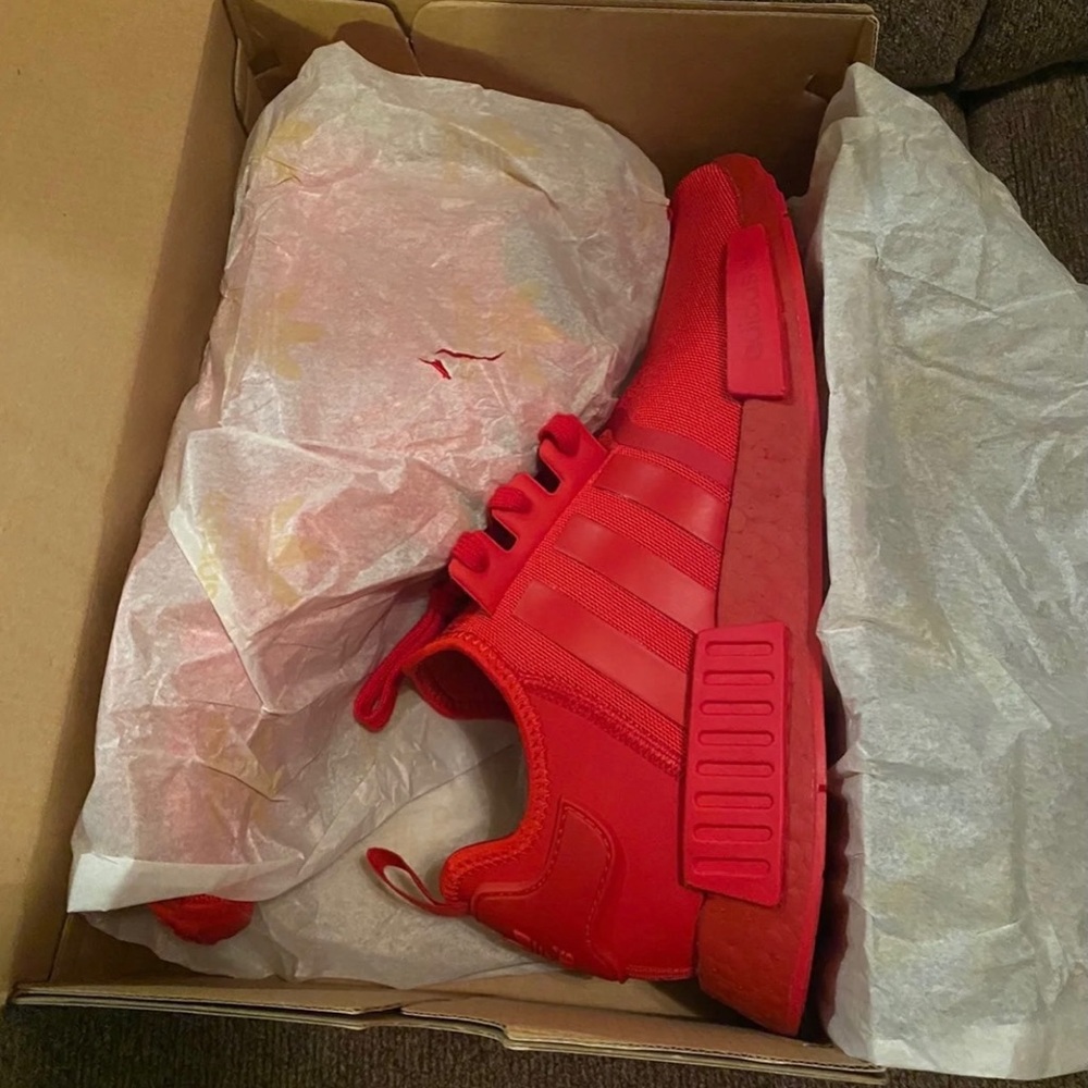 NMD R1 Scarlet FV9017 - Picture 12 of 12
